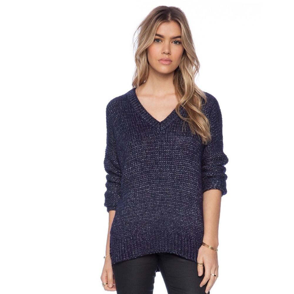 Vince Metallic Textured V Neck Sweater in Navy S